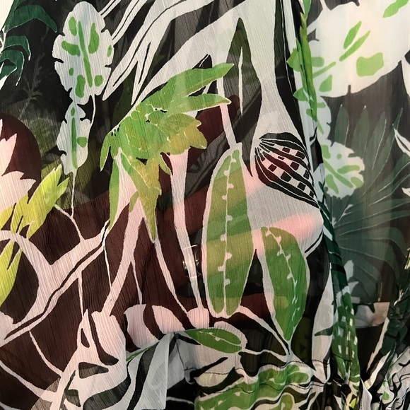 💚🤍Cover up💚🤍 - Picture 3 of 4